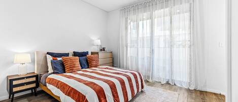 Apartamento Deluxe, 1 cama de matrimonio, lanai | Tabla de planchar con plancha y wifi gratis