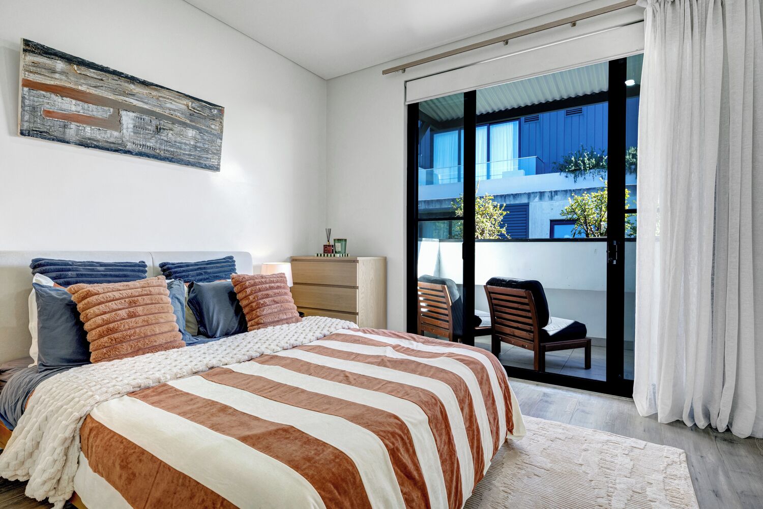 Deluxe Apartment, 1 Queen Bed, Lanai | Iron/ironing board, free WiFi