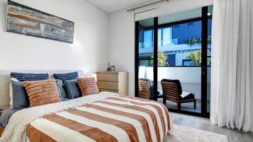 Deluxe Apartment, 1 Queen Bed, Lanai | Iron/ironing board, free WiFi