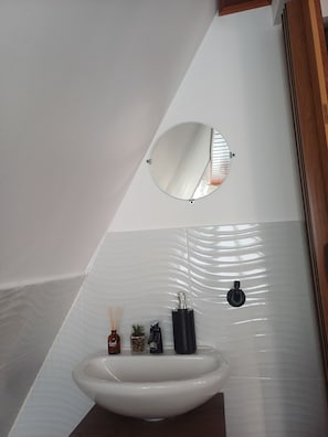 Shower, towels, soap, toilet paper