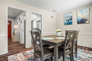 Dining - 7 Mi to St Simons Island! Modern Group Getaway (Brunswick)