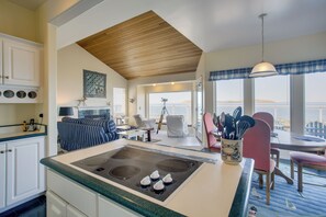 Interior - Direct Beach Access! Quiet Diamond Point Retreat (Sequim)