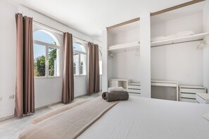 5 habitaciones, tabla de planchar con plancha, wifi y ropa de cama 