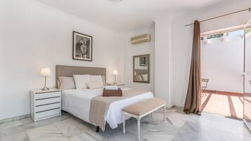 5 bedrooms, iron/ironing board, WiFi, bed sheets