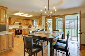 Dining - Explore Springfield! Spacious Family Home w/ Yard (Springfield)