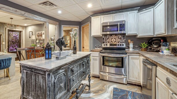 Unclassified image, 1 of 24, button - 5 Min to Broken Bow Lake! Stylish Retreat w/ Deck (Broken Bow)