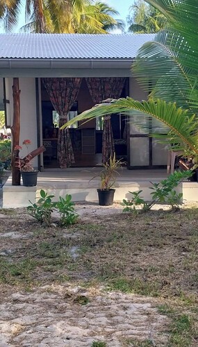 House facing the Tikehau lagoon