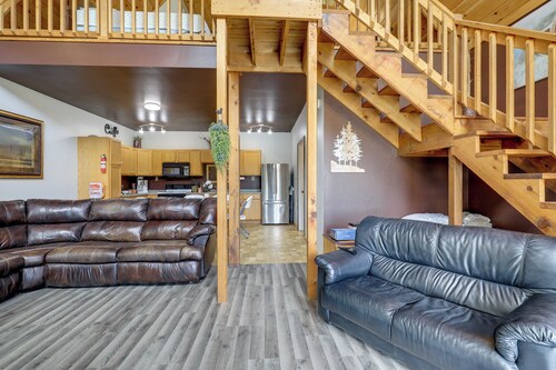 Steps to Fishing Pond! Country Cabin in Maysville
