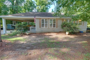 Exterior - Walk to Lake Sinclair: Home w/ Covered Patio! (Milledgeville)