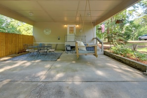 Outdoor dining - Walk to Lake Sinclair: Home w/ Covered Patio! (Milledgeville)