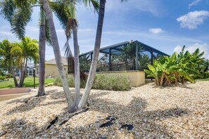 Property grounds - Sun, Swim & Splash! Canalfront Cape Coral Oasis (Cape Coral)