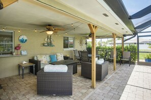 Terrace/patio - Sun, Swim & Splash! Canalfront Cape Coral Oasis (Cape Coral)