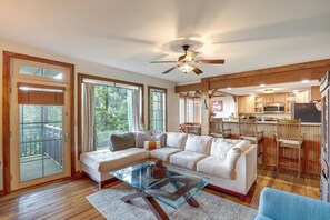 TV, fireplace, books - Private Balcony! Mtn-View Sanctuary in Burnsville (Burnsville)