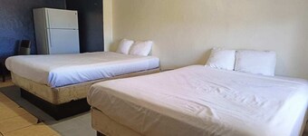 2 Queen Beds with Kitchenette