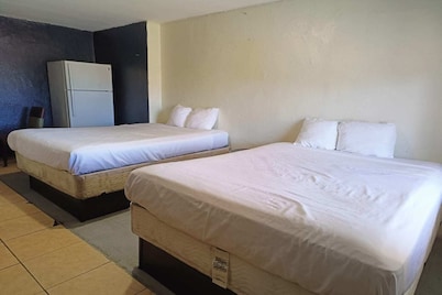 2 Queen Beds with Kitchenette