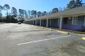 Exterior - Orangeburg SC|Queen Bed (Orangeburg SC)