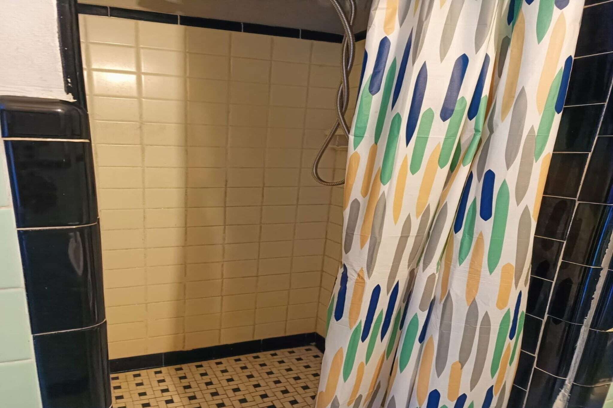 Shower, towels