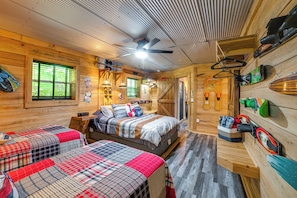 Iron/ironing board, Internet, bed sheets - 4 Mi to Boat Ramp! Ultimate Kentucky Lake Retreat (Benton)