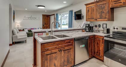 Hamilton Charm Place, 4 Bdrm, 2 Bath, Step-Free
