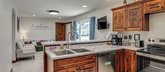 Hamilton Charm Place, 4 Bdrm, 2 Bath, Step-Free