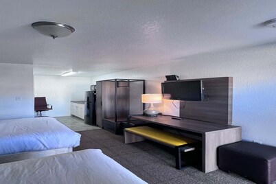 Premium 2 Queen Bed with Kitchenette