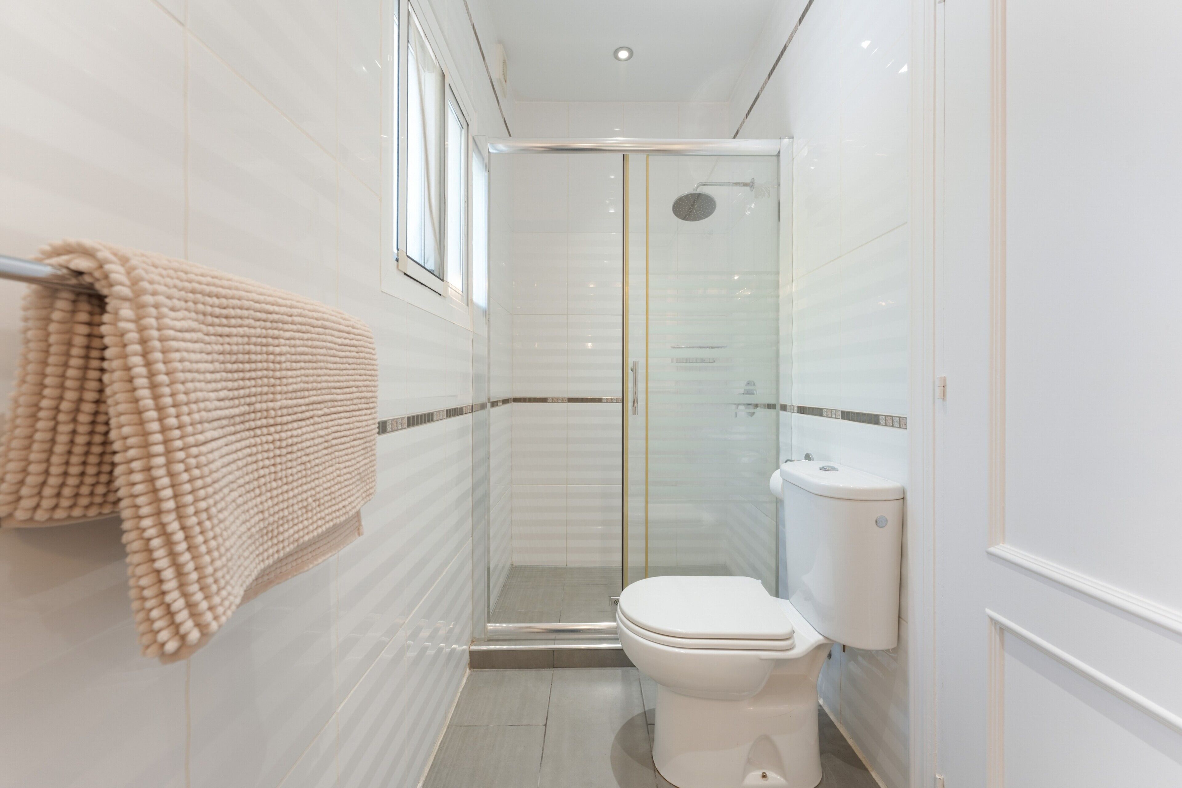Douche, serviettes fournies