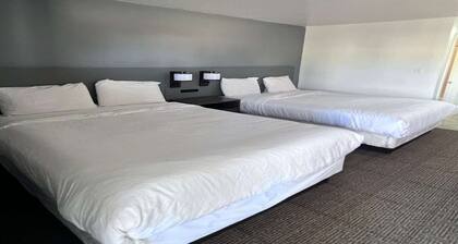 Pearsall TX | 2 Queen Bed