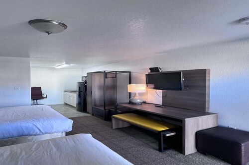 Pearsall TX | 2 Queen Bed