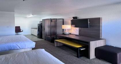Pearsall TX | 2 Queen Bed
