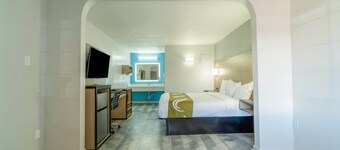 King Bed|Non-Smoking