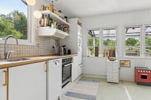 Fridge, microwave, oven, dishwasher - Holiday Close to Forest, Fjord and Beach (Kulhuse)