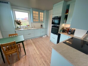 Private kitchen - Idyllic And Peaceful Family Home (Tromsø)