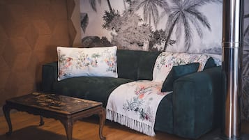 Deluxe-Doppelzimmer, Blick auf den Innenhof | Wohnbereich