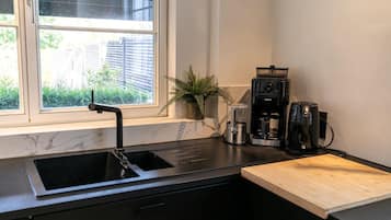 Coffee/tea maker, fridge, microwave, oven