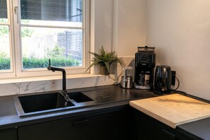 Coffee/tea maker, fridge, microwave, oven