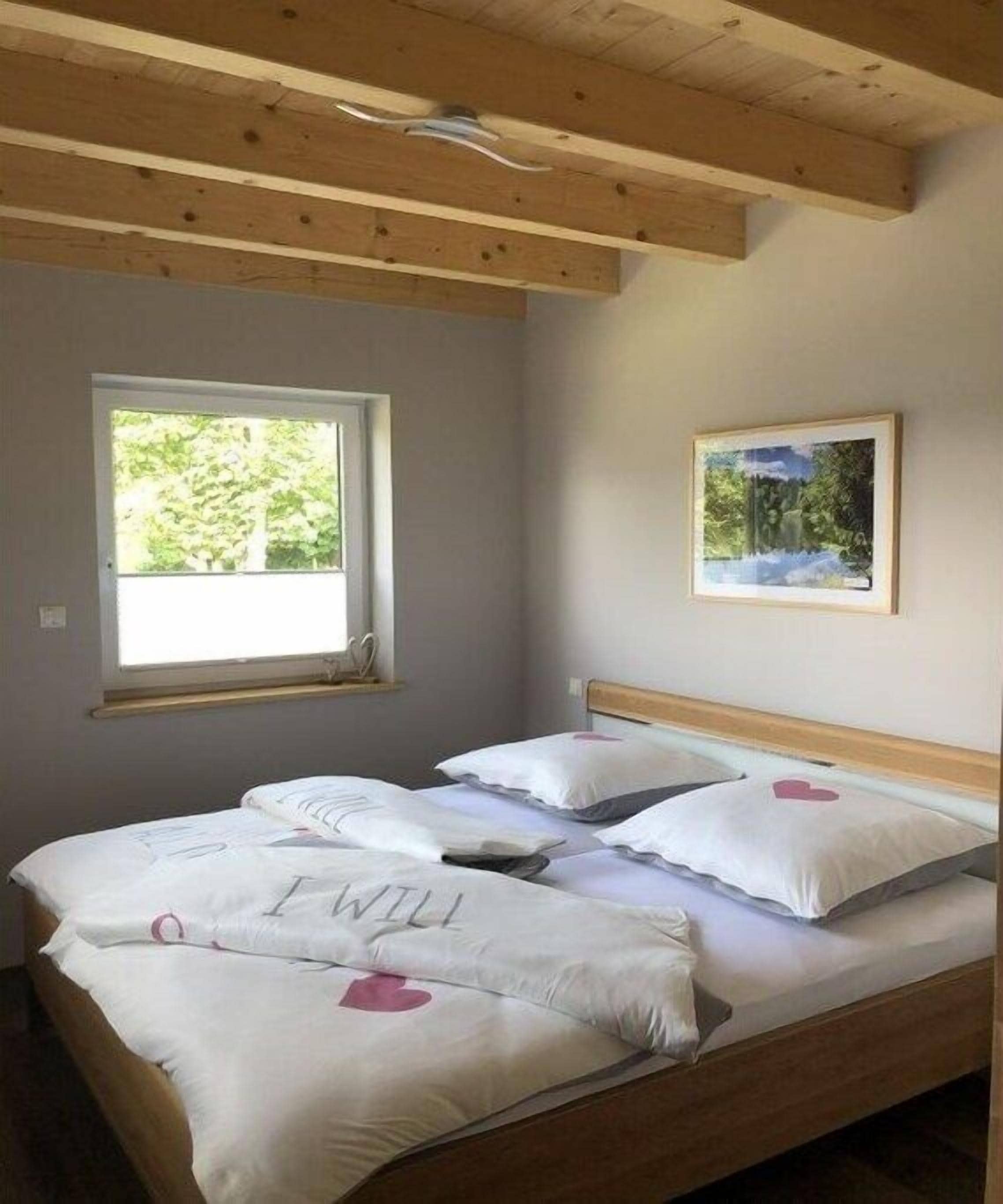 Lit parapluie, Wi-Fi gratuit, draps fournis
