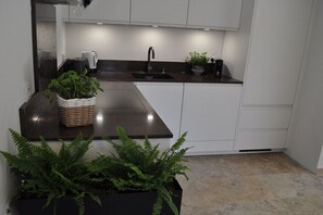 Kühlschrank, Ofen, Herdplatte, Geschirrspüler