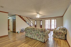 TV, fireplace - 4 Mi to Cross Lake! Spacious Home Near Restaurants (Shreveport)