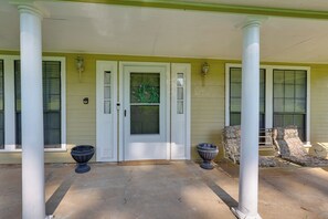 Exterior detail - 4 Mi to Cross Lake! Spacious Home Near Restaurants (Shreveport)