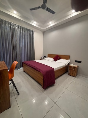Deluxe Double Room, Balcony | Free WiFi
