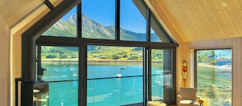 Waterfront house with panoramic views in Nordskot