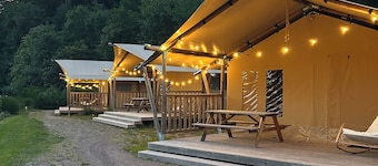 Safari Lodge - Wood & Luxury Comfort, Sleeps 6 Pets allowed