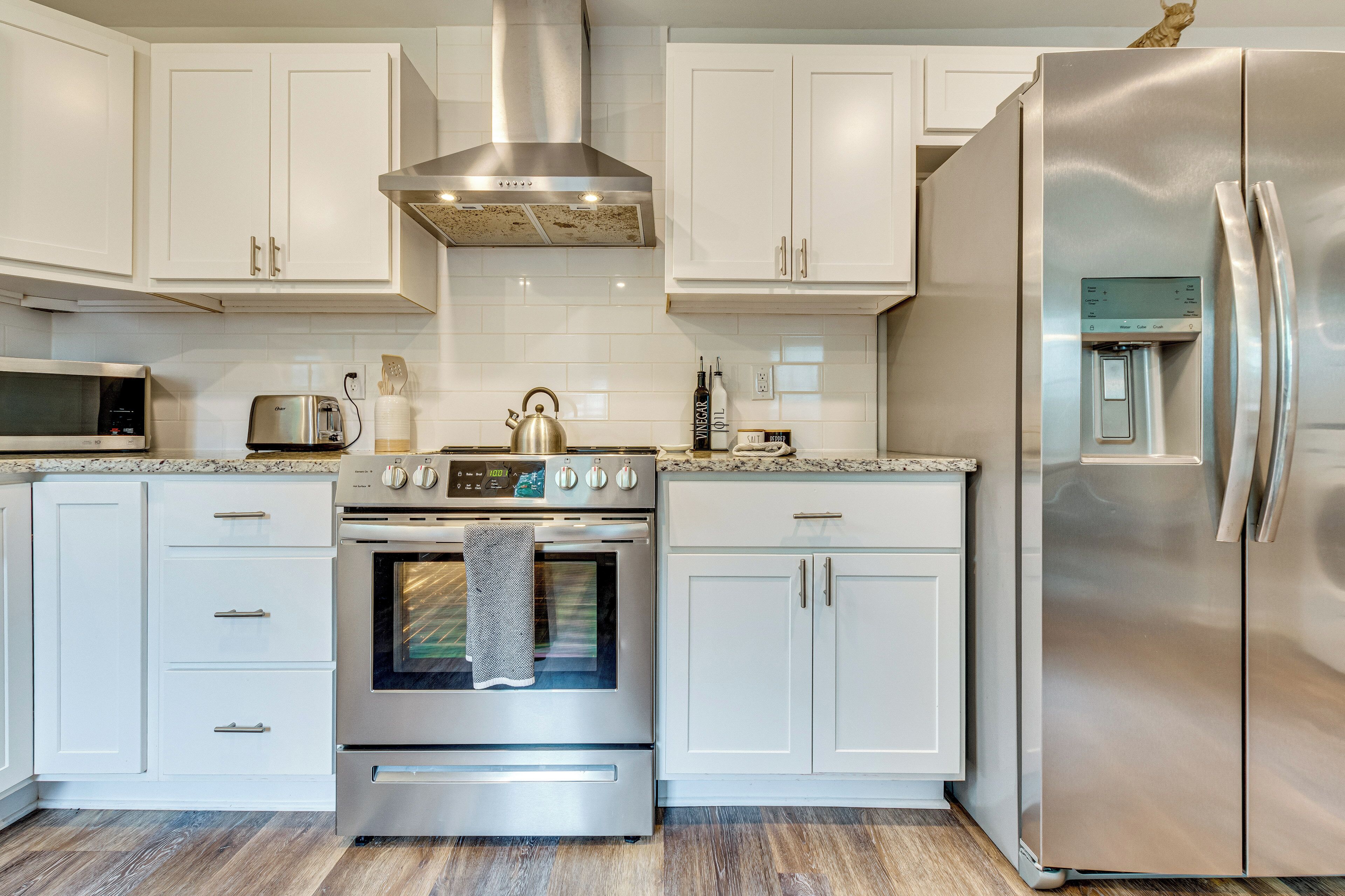 Fridge, microwave, stovetop, dishwasher