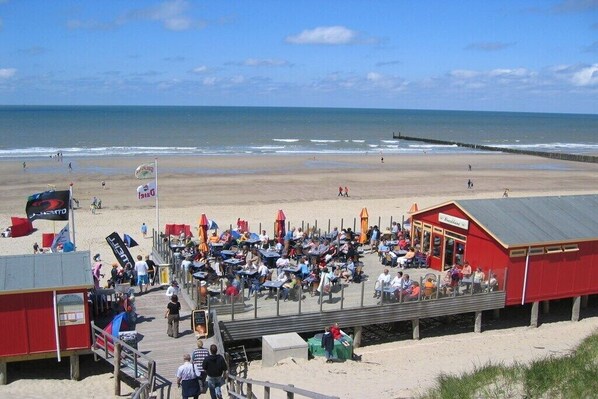 Beach - Holiday home in Domburg with swimming pool (Domburg)