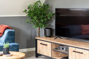Smart-TV, DVD-Player, Stereoanlage