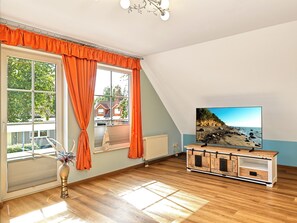 TV - "Haus Blauer Schwede" Vacation Home with Three Bedrooms and a Terrace in Kaltenhof (Insel Poel / Kaltenhof)