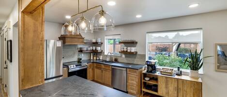 Fridge, microwave, stovetop, dishwasher