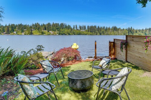 Tanwax Lake Waterfront Studio w/ Private Hot Tub!