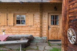Exterior detail - Sagritzerwirt's Almhütte (Großkirchheim)