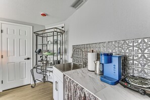Fridge, microwave, coffee/tea maker, toaster - Boat Dock Access! Pet-Friendly Studio in Hudson (Hudson)